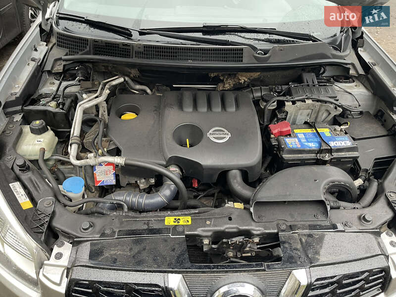 Позашляховик / Кросовер Nissan Qashqai+2 2010 в Києві