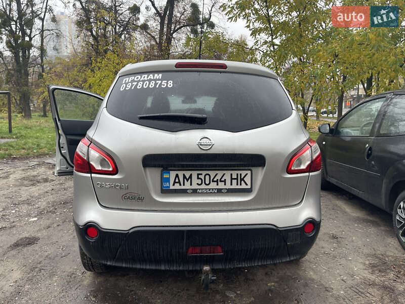 Позашляховик / Кросовер Nissan Qashqai+2 2010 в Києві