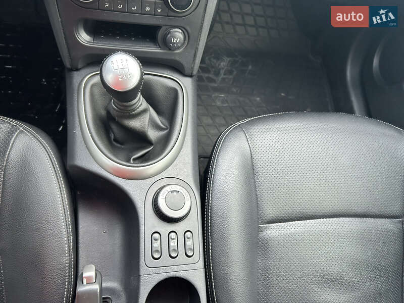 Позашляховик / Кросовер Nissan Qashqai+2 2012 в Києві