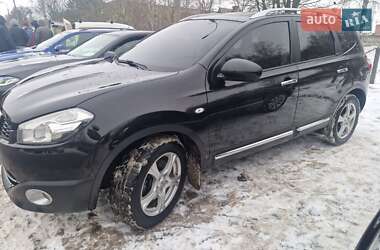 Позашляховик / Кросовер Nissan Qashqai+2 2011 в Стебнику