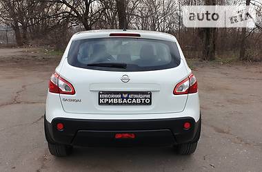 Позашляховик / Кросовер Nissan Qashqai 2013 в 