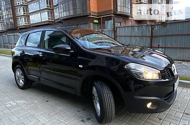 Позашляховик / Кросовер Nissan Qashqai 2010 в 