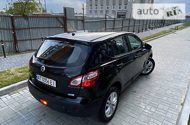 Позашляховик / Кросовер Nissan Qashqai 2010 в 