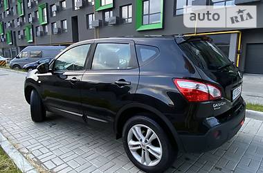 Позашляховик / Кросовер Nissan Qashqai 2010 в 