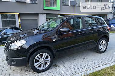 Позашляховик / Кросовер Nissan Qashqai 2010 в 