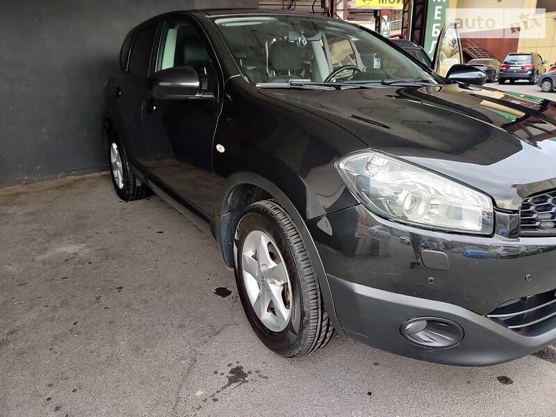 Позашляховик / Кросовер Nissan Qashqai 2013 в Києві