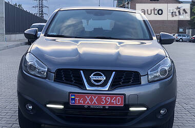 Позашляховик / Кросовер Nissan Qashqai 2013 в 