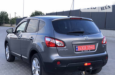 Позашляховик / Кросовер Nissan Qashqai 2013 в 