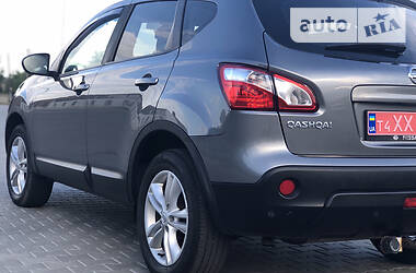 Позашляховик / Кросовер Nissan Qashqai 2013 в 