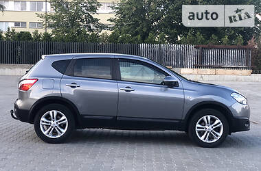 Позашляховик / Кросовер Nissan Qashqai 2013 в 