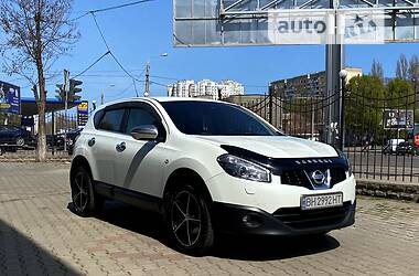 Позашляховик / Кросовер Nissan Qashqai 2013 в 