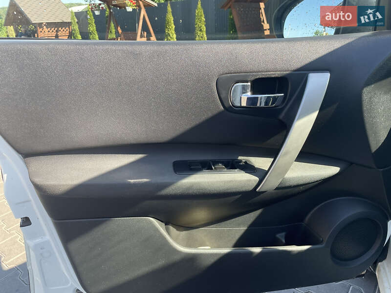 Внедорожник / Кроссовер Nissan Qashqai 2010 в Иршаве