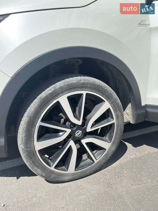 Внедорожник / Кроссовер Nissan Qashqai 2014 в Сарнах