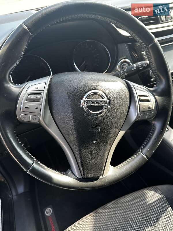Внедорожник / Кроссовер Nissan Qashqai 2015 в Луцке