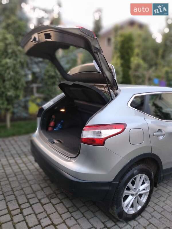 Внедорожник / Кроссовер Nissan Qashqai 2016 в Ивано-Франковске