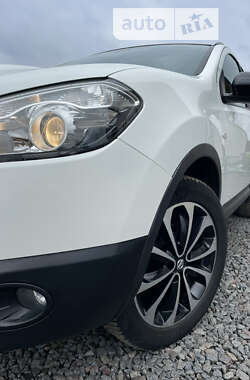 Внедорожник / Кроссовер Nissan Qashqai 2013 в 