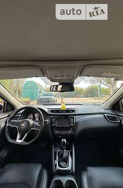Позашляховик / Кросовер Nissan Qashqai 2017 в Мирнограді