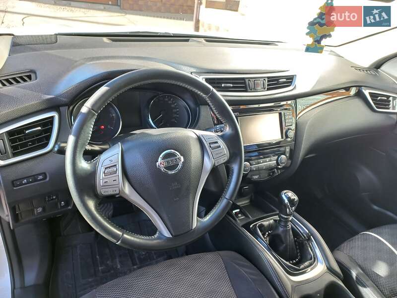 Внедорожник / Кроссовер Nissan Qashqai 2017 в Черновцах