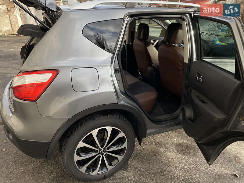 Позашляховик / Кросовер Nissan Qashqai 2011 в Києві