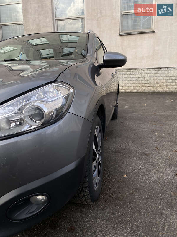Позашляховик / Кросовер Nissan Qashqai 2011 в Києві