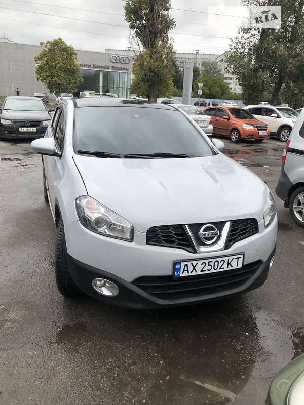 Позашляховик / Кросовер Nissan Qashqai 2012 в Малині