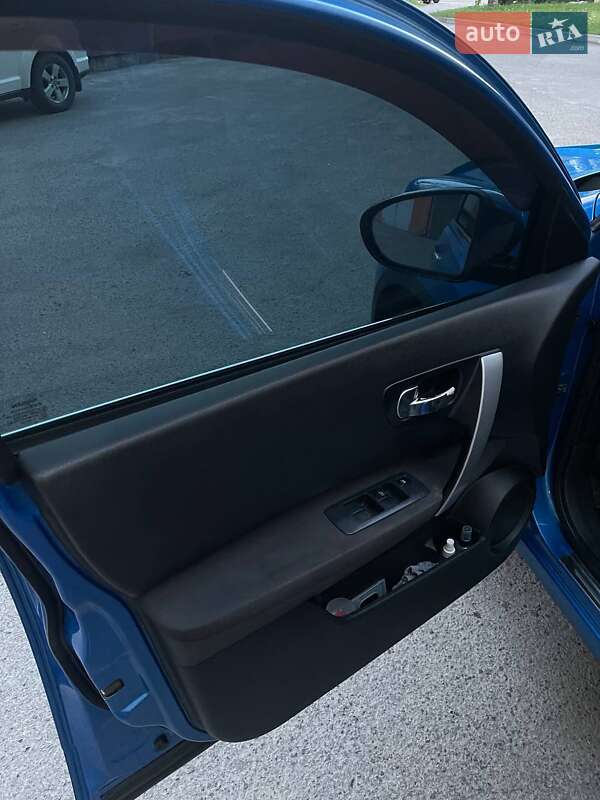 Позашляховик / Кросовер Nissan Qashqai 2008 в Львові