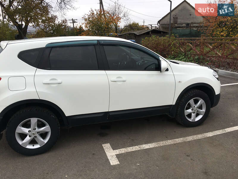 Внедорожник / Кроссовер Nissan Qashqai 2010 в Хусте