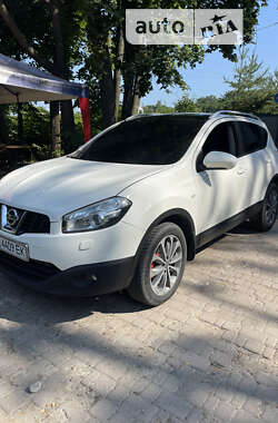 Позашляховик / Кросовер Nissan Qashqai 2011 в Сторожинці