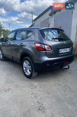 Внедорожник / Кроссовер Nissan Qashqai 2012 в 
