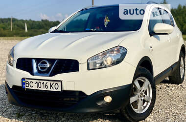 Внедорожник / Кроссовер Nissan Qashqai 2011 в Новояворовске