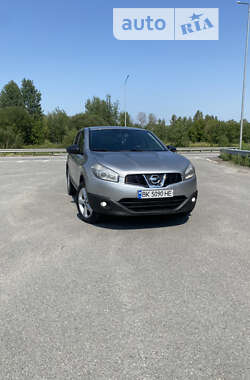 Позашляховик / Кросовер Nissan Qashqai 2010 в Звягелі