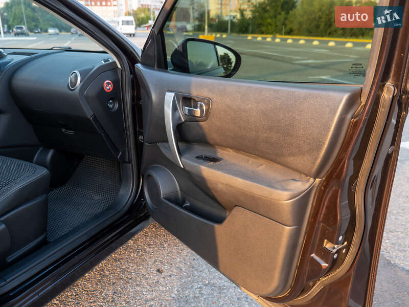 Внедорожник / Кроссовер Nissan Qashqai 2009 в Черновцах