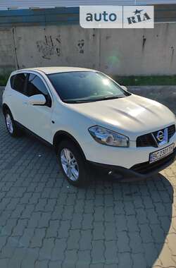 Позашляховик / Кросовер Nissan Qashqai 2010 в Червонограді