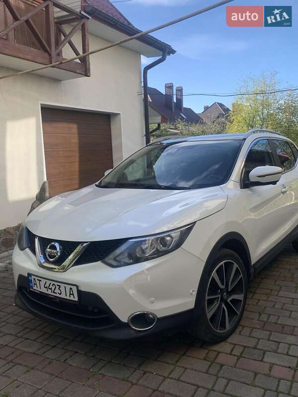 Внедорожник / Кроссовер Nissan Qashqai 2015 в Ивано-Франковске