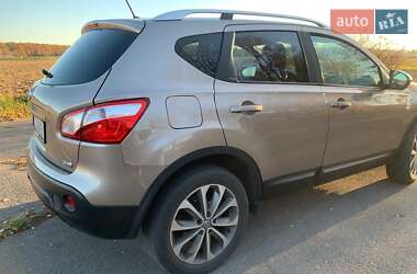 Внедорожник / Кроссовер Nissan Qashqai 2013 в 