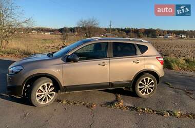 Внедорожник / Кроссовер Nissan Qashqai 2013 в 