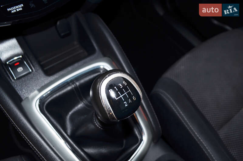 Внедорожник / Кроссовер Nissan Qashqai 2015 в Луцке