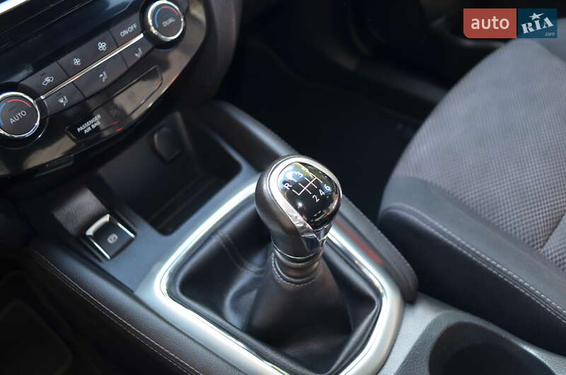 Внедорожник / Кроссовер Nissan Qashqai 2015 в Луцке