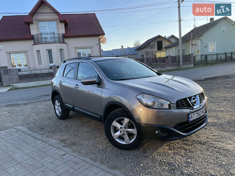 Внедорожник / Кроссовер Nissan Qashqai 2010 в Болехове