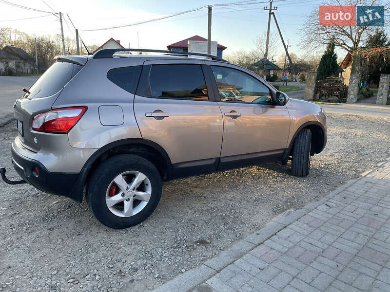 Внедорожник / Кроссовер Nissan Qashqai 2010 в Болехове