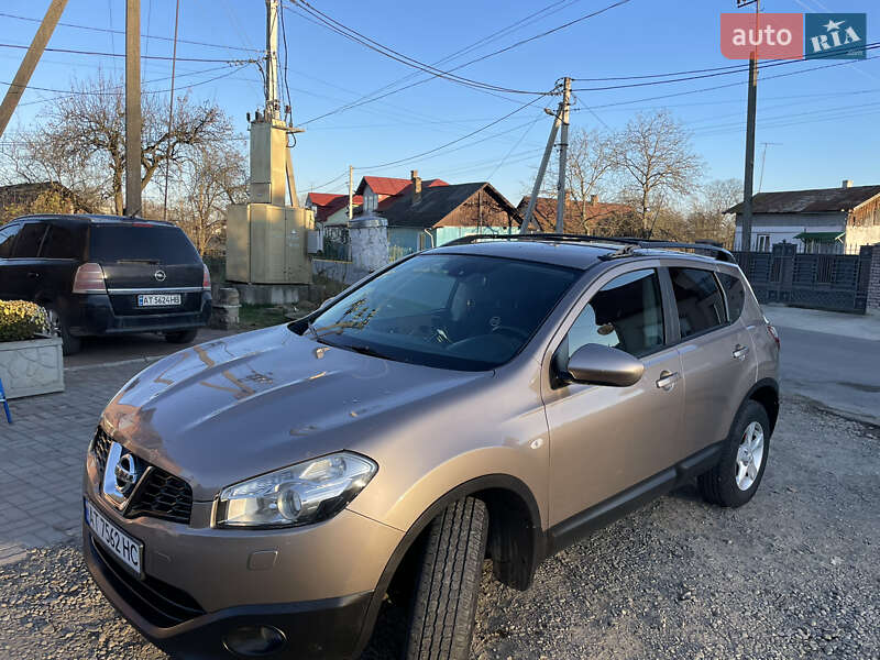 Внедорожник / Кроссовер Nissan Qashqai 2010 в Болехове