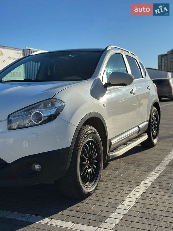 Внедорожник / Кроссовер Nissan Qashqai 2012 в Калуше