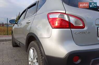 Позашляховик / Кросовер Nissan Qashqai 2013 в Стрию