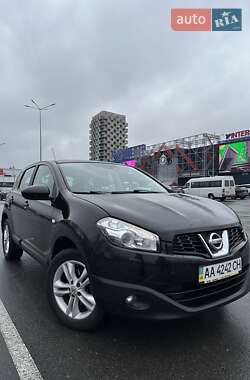 Позашляховик / Кросовер Nissan Qashqai 2010 в Києві