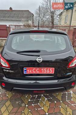 Позашляховик / Кросовер Nissan Qashqai 2011 в Стрию