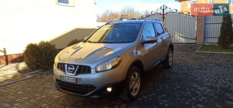 Позашляховик / Кросовер Nissan Qashqai 2012 в Чернівцях