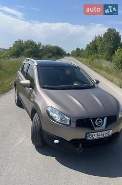 Внедорожник / Кроссовер Nissan Qashqai 2012 в 