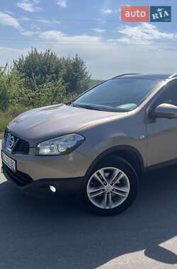 Внедорожник / Кроссовер Nissan Qashqai 2012 в 