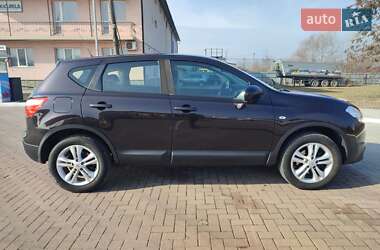 Позашляховик / Кросовер Nissan Qashqai 2011 в Чернівцях