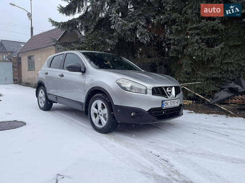 Позашляховик / Кросовер Nissan Qashqai 2010 в Рівному